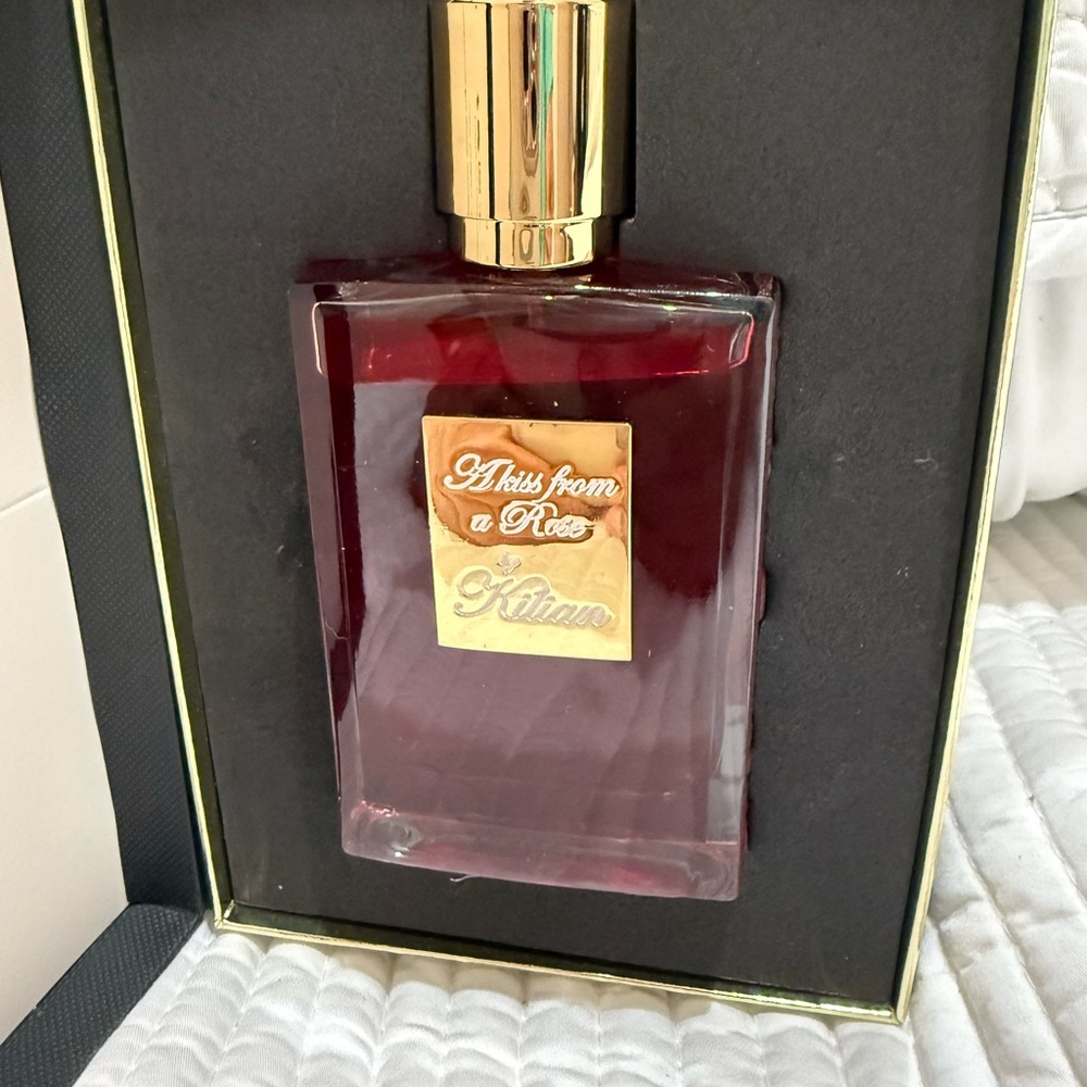 Kilian A Kiss from a Rose Fragrance- Deep Red with Gold Accents